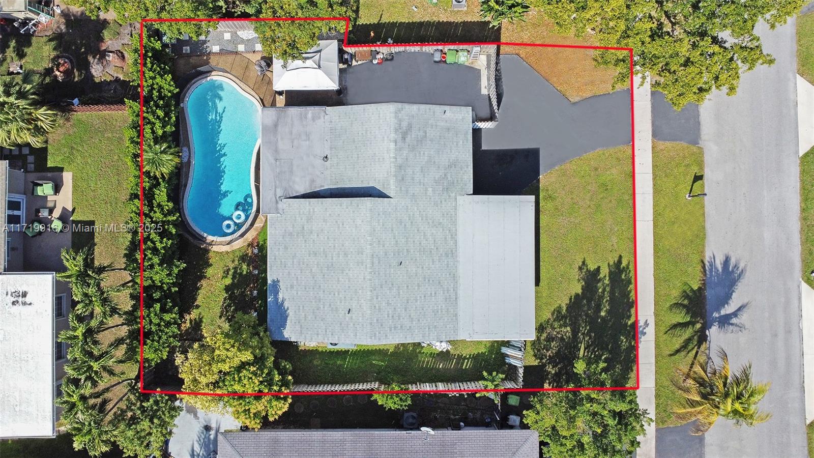 8121 NW 72nd Ave, Tamarac FL 33321