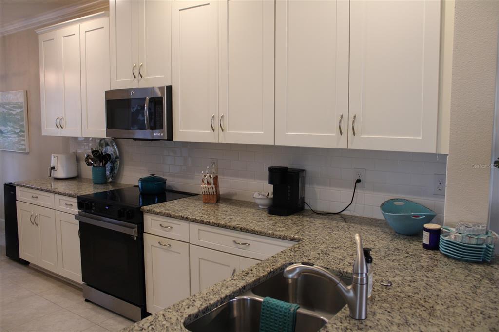 13711 MESSINA LOOP UNIT 104, BRADENTON, FL — photo 4 of 30