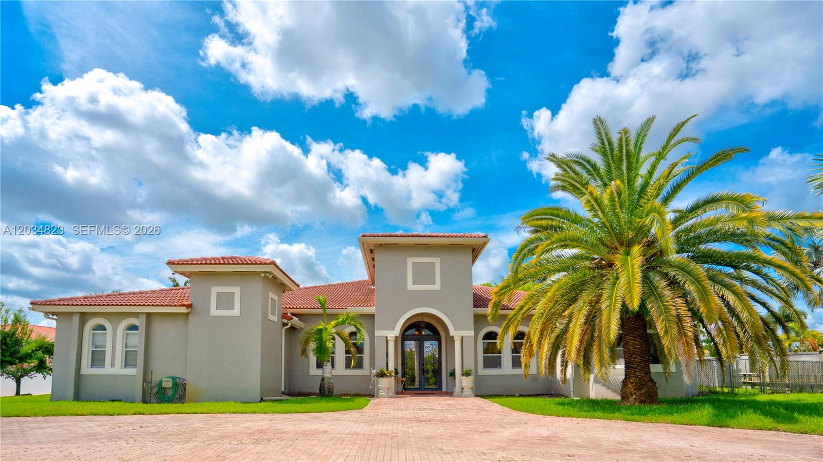 9810 NW 137th St, Hialeah Gardens FL 33018