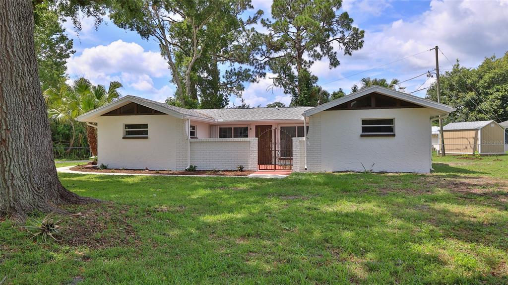 2212 WOODLAND DRIVE