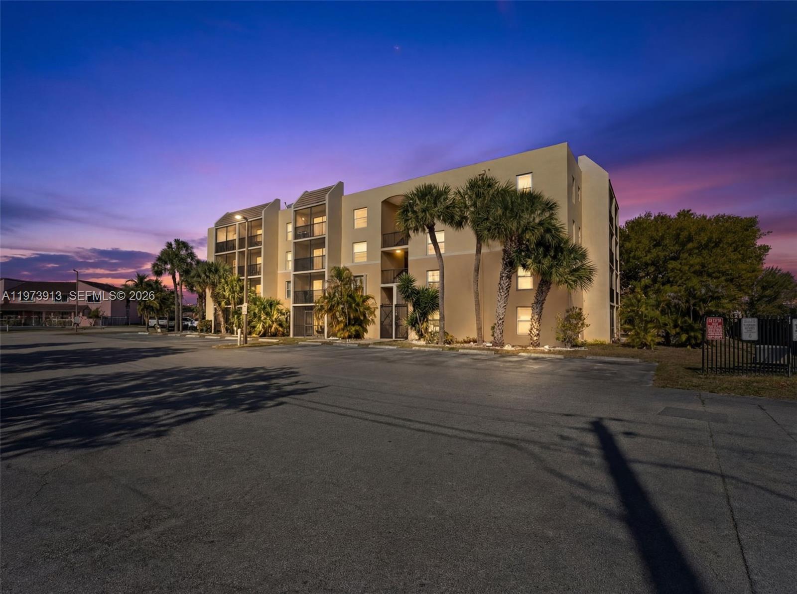 8005 Lake Dr # 408, Doral FL 33166