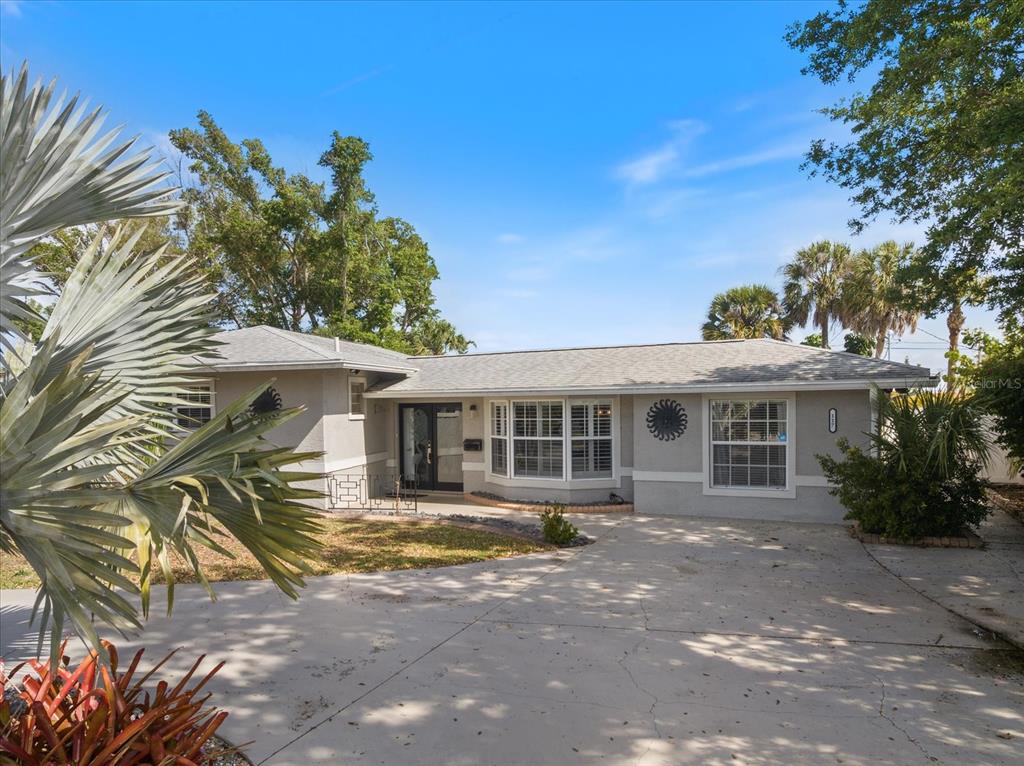 117 AURORA STREET E