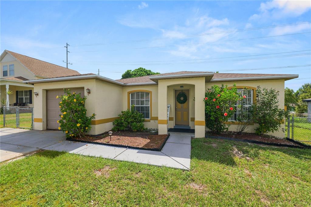 1678 BLOSSOM CIRCLE W