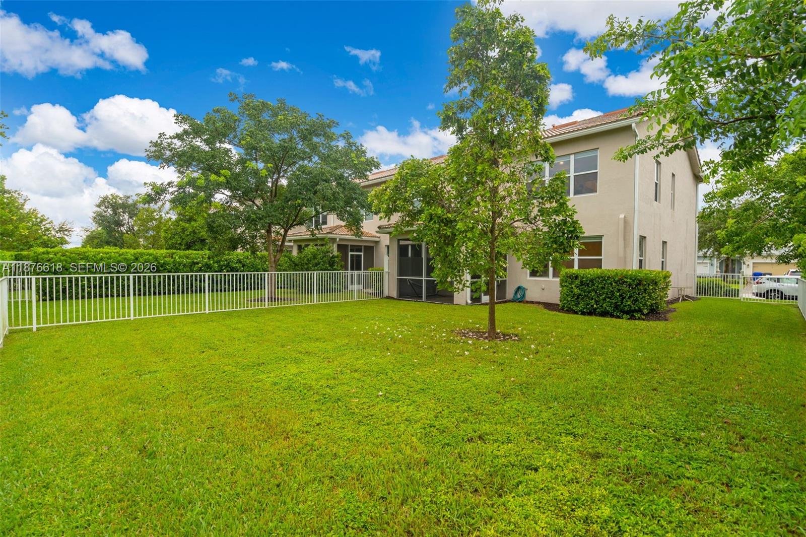 4754 Eucalyptus Dr, Hollywood FL 33021