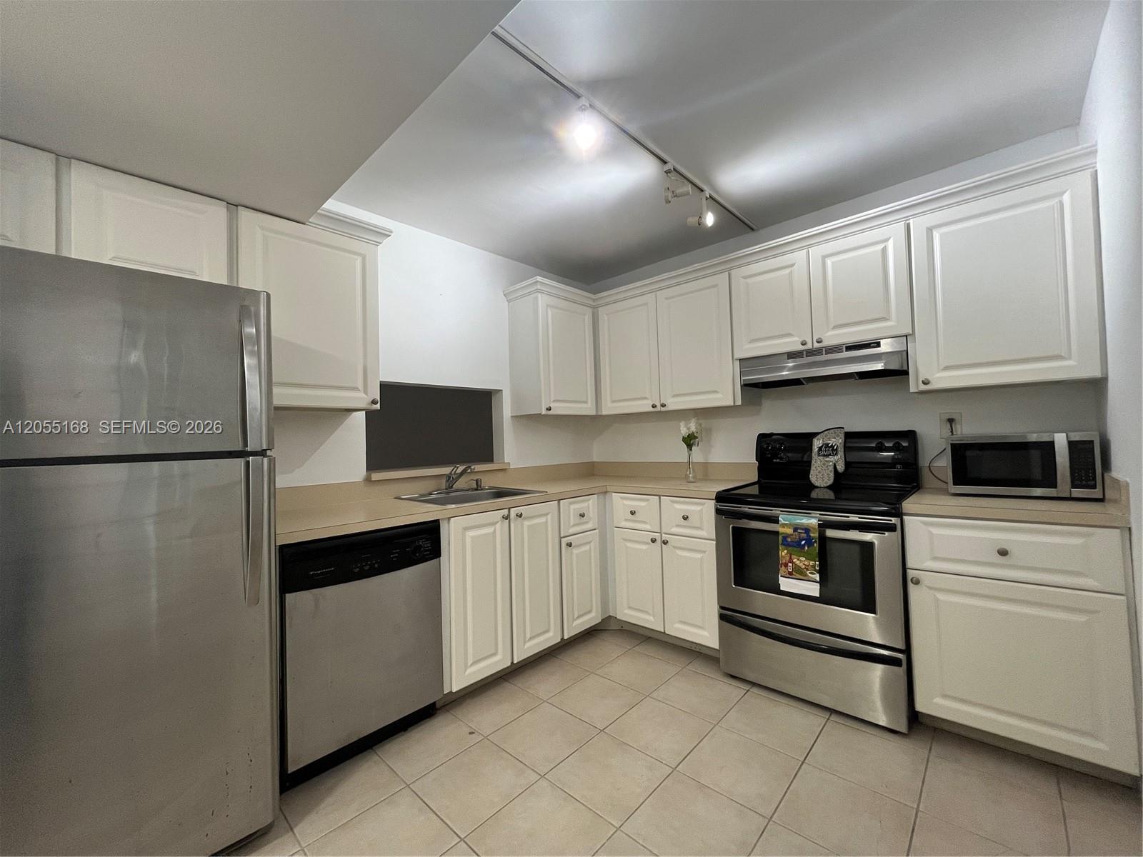 701 N Pine Island Rd # 202, Plantation FL 33324