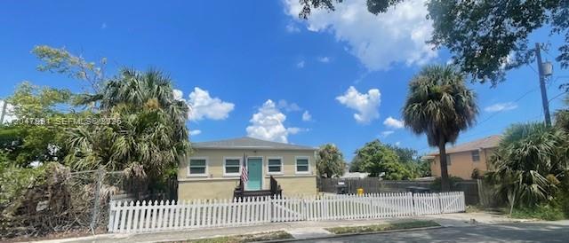 719 9th St, West Palm Beach FL 33401