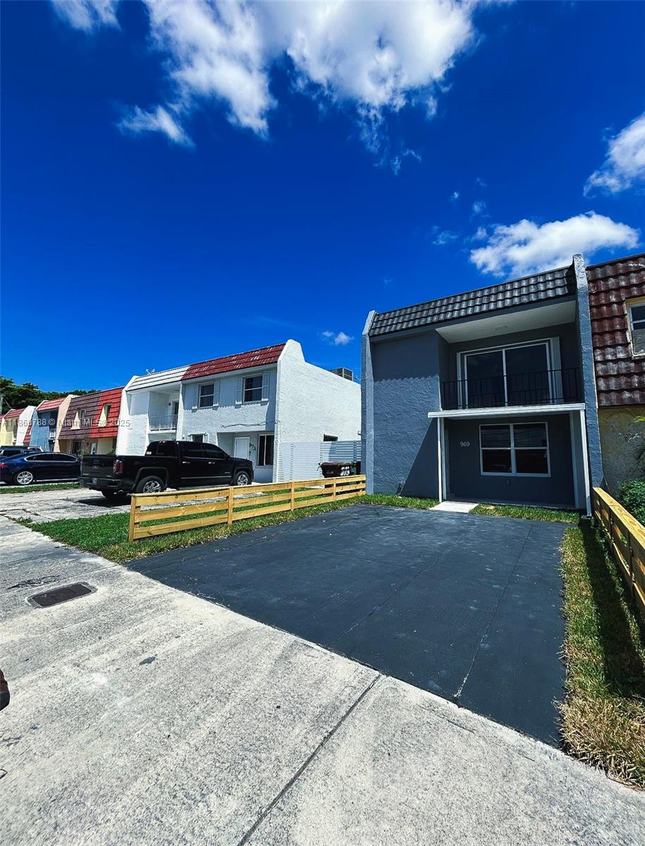 969 W 79th St, Hialeah FL 33014