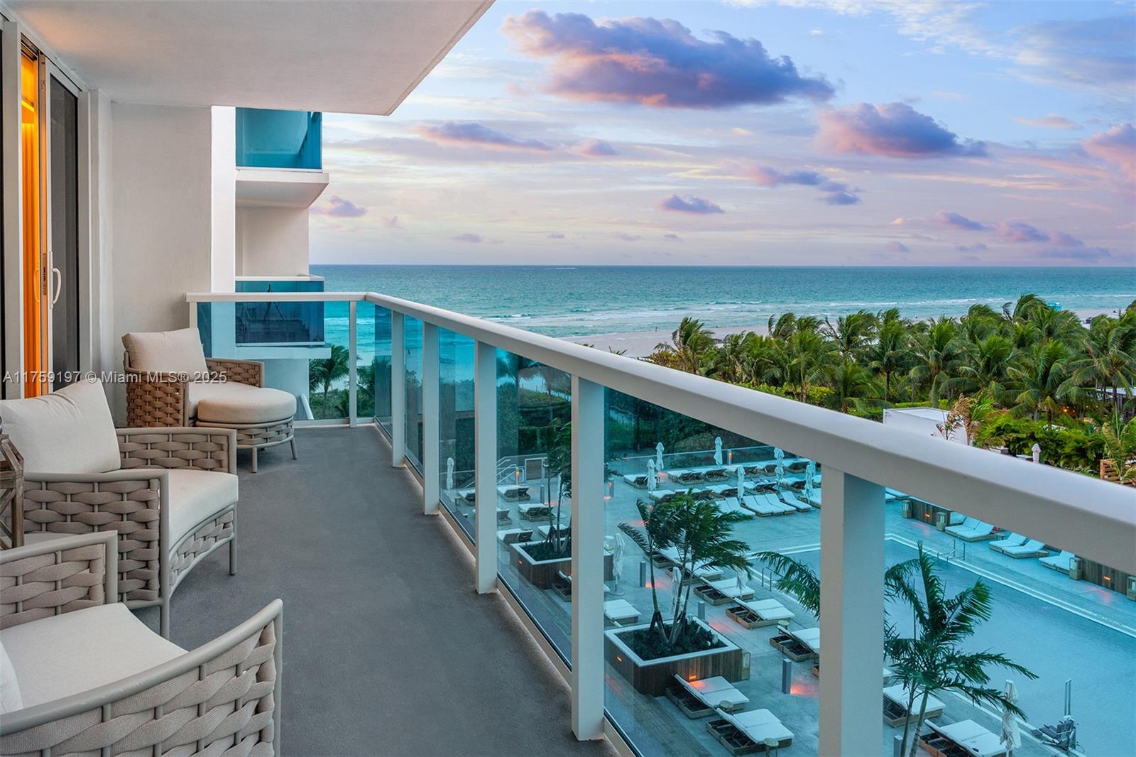 MIAMI BEACH, FL — photo 3 of 30