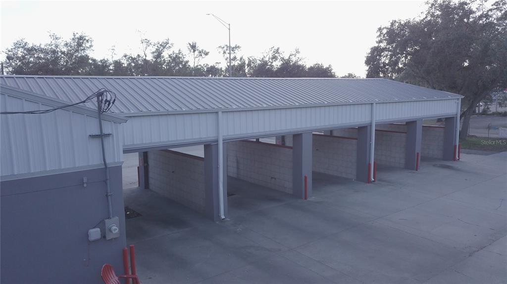 An exterior view of a multi-bay car wash facility with a metal roof — 11250 E DR MARTIN LUTHER KING JR BOULEVARD, SEFFNER, FL