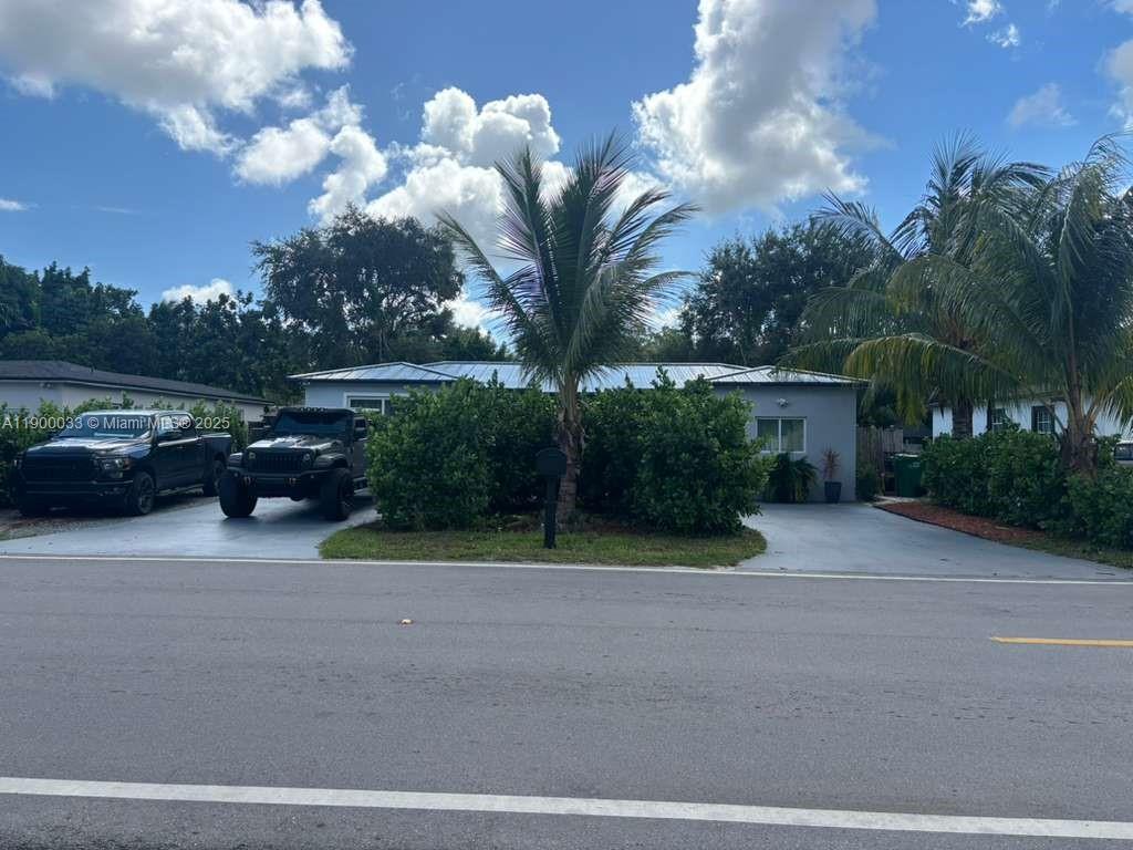 1430 NE 149th St, Miami FL 33161