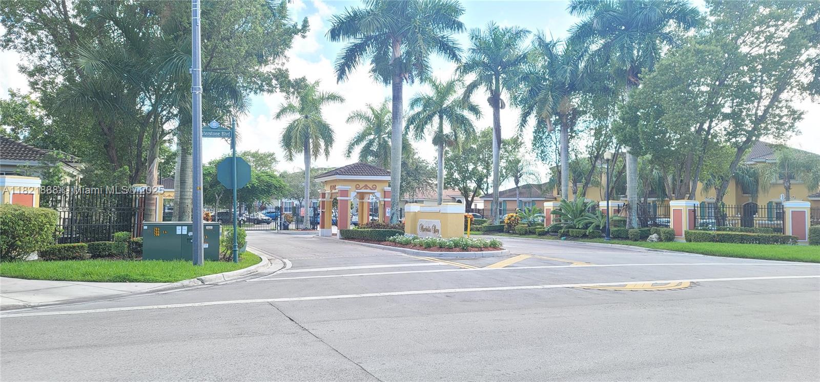 975 NE 42nd Pl, Homestead FL 33033