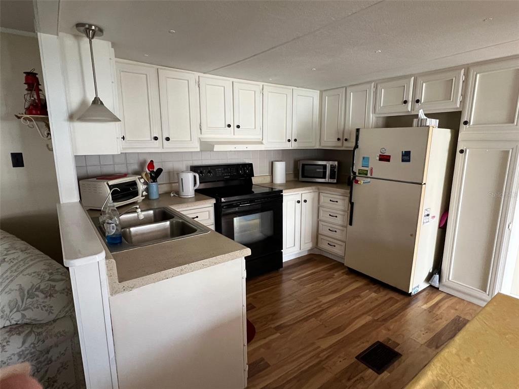 11300 124TH AVENUE UNIT 165, LARGO, FL — photo 4 of 25