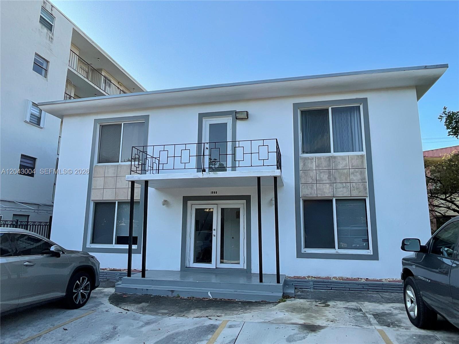 1000 Biarritz Dr # 3, Miami Beach FL 33141
