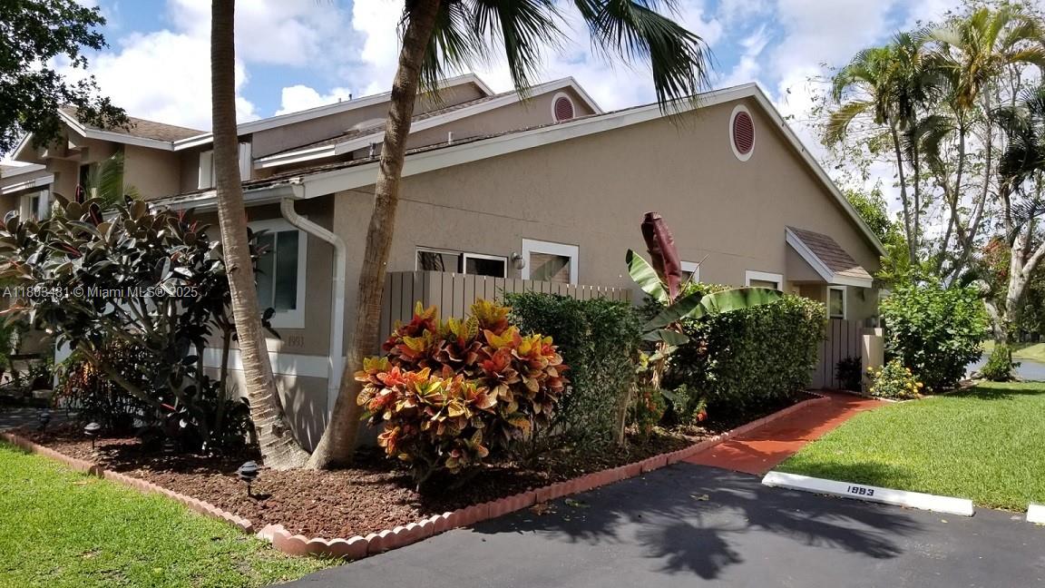 1993 E Discovery Cir E, Deerfield Beach FL 33442