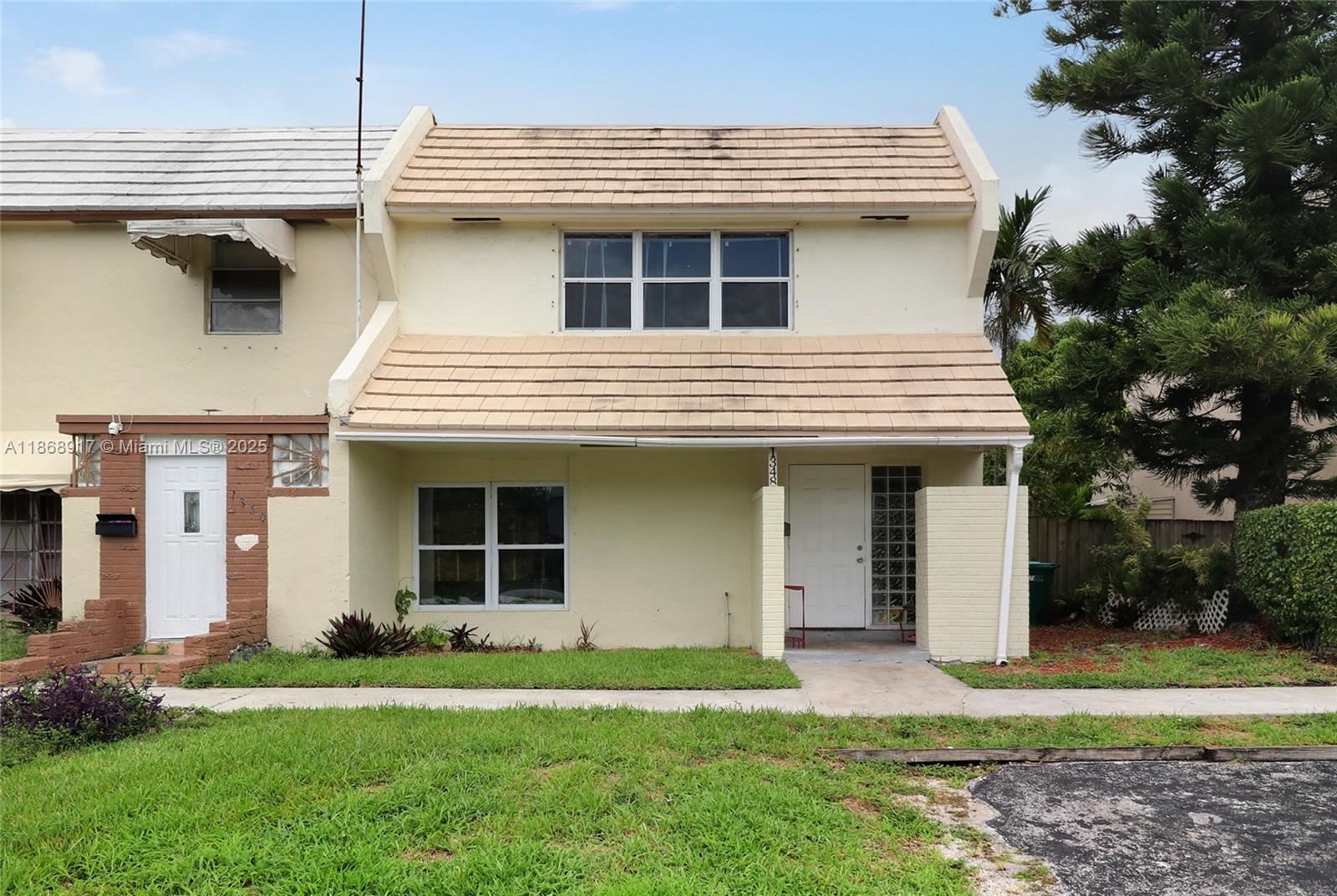 1348 Seaview Dr, North Lauderdale FL 33068