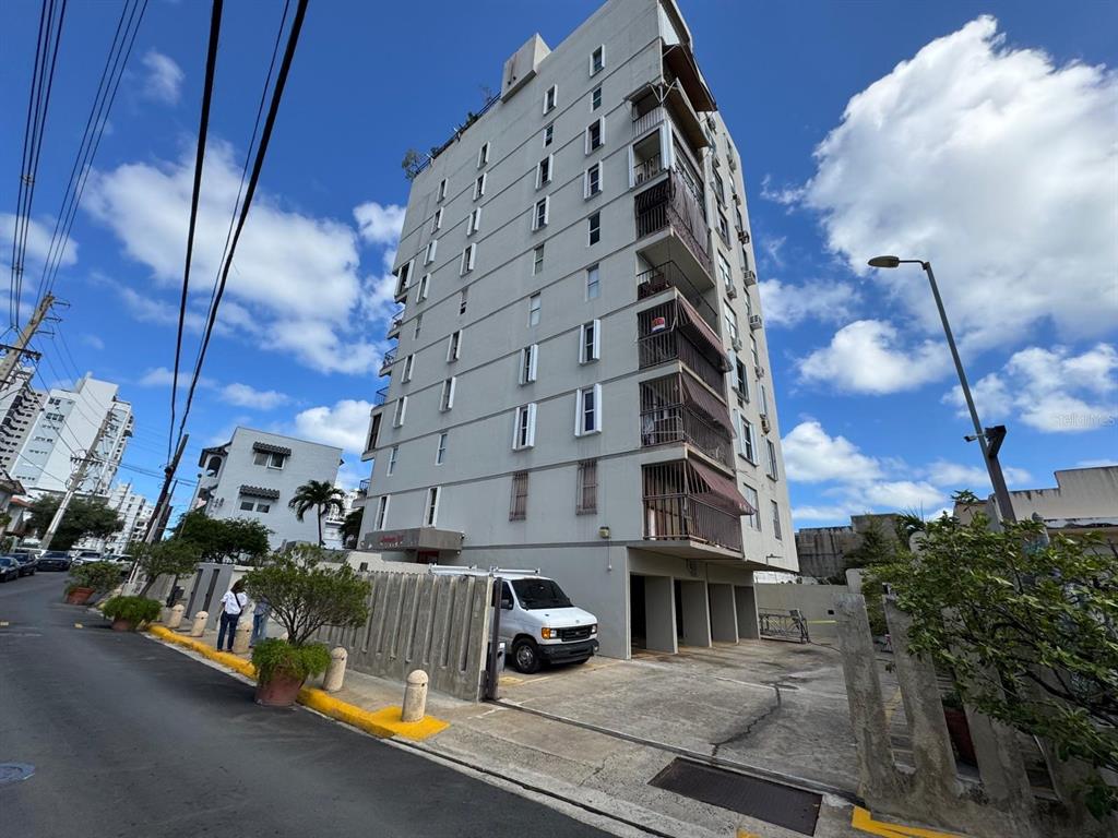 109 TAFT UNIT 4B