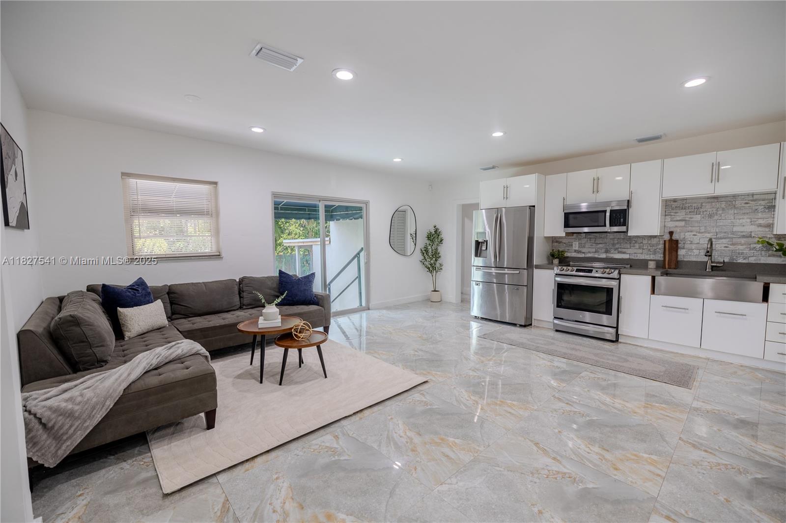 2125 SW 26th St, Miami FL 33133