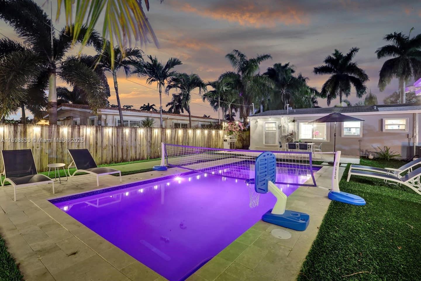 1124 NE 6th St, Hallandale Beach FL 33009