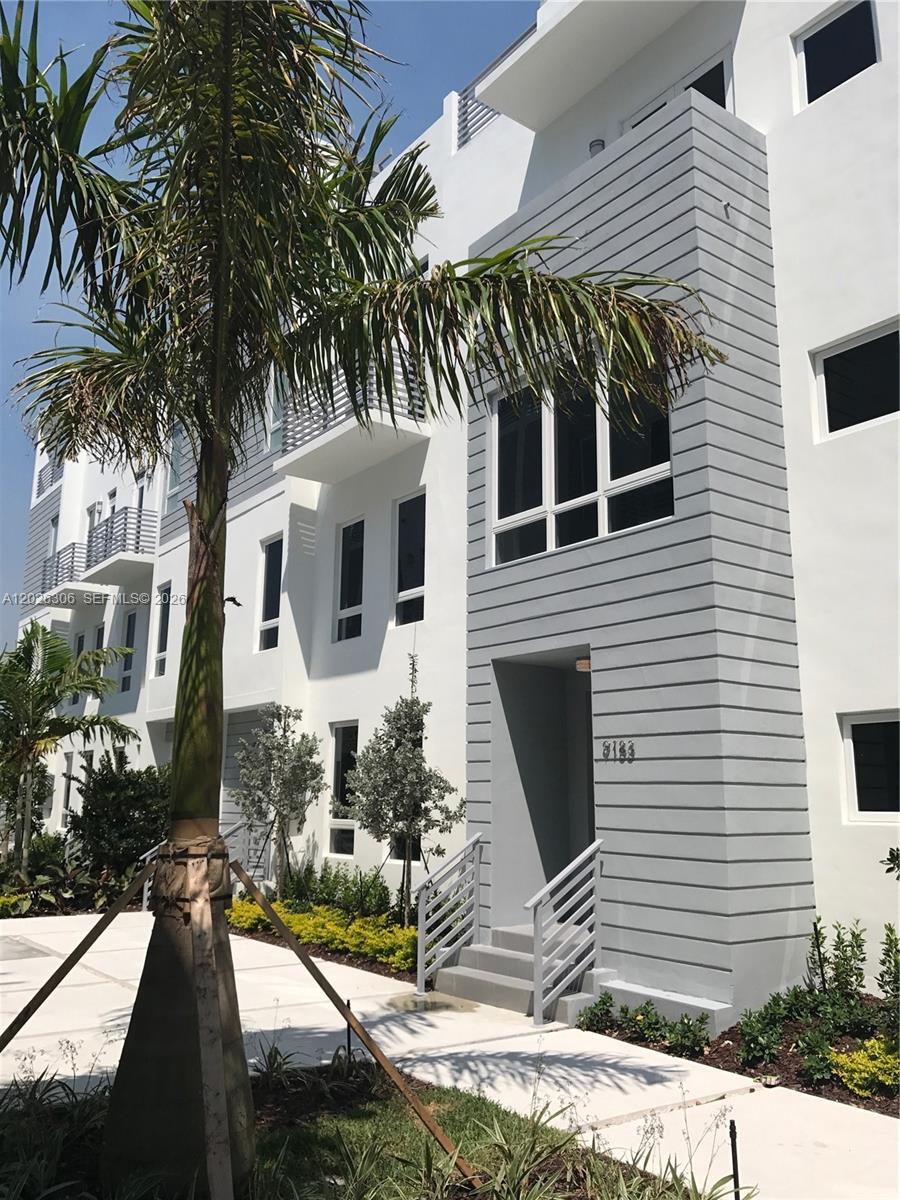9183 NW 33rd St, Doral FL 33172