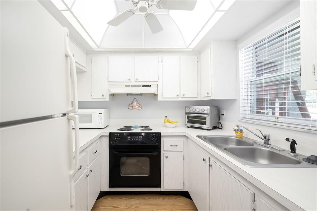 202 47TH AVENUE DRIVE W UNIT 334, BRADENTON, FL — photo 5 of 30
