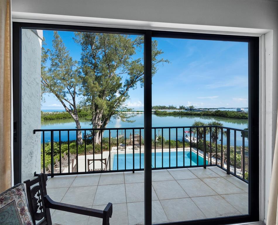 490 N SHORE ROAD UNIT 6, LONGBOAT KEY, FL — photo 2 of 30
