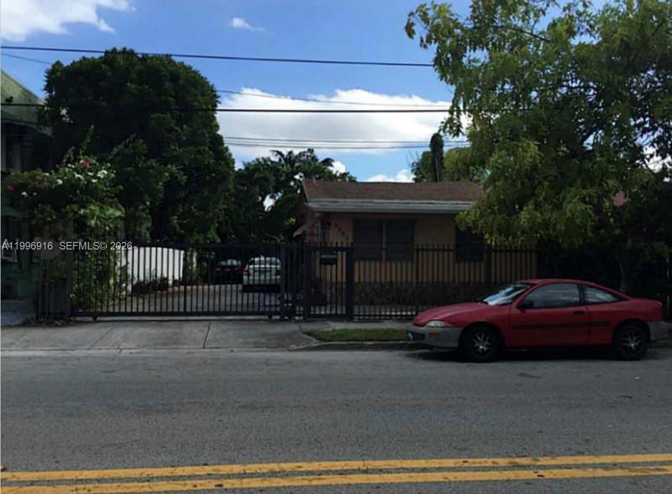 2528 SW 16th St, Miami FL 33145