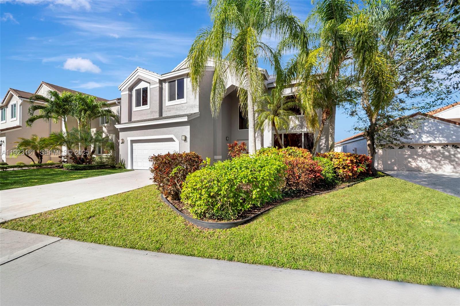322 Lake Crest Ct, Weston FL 33326