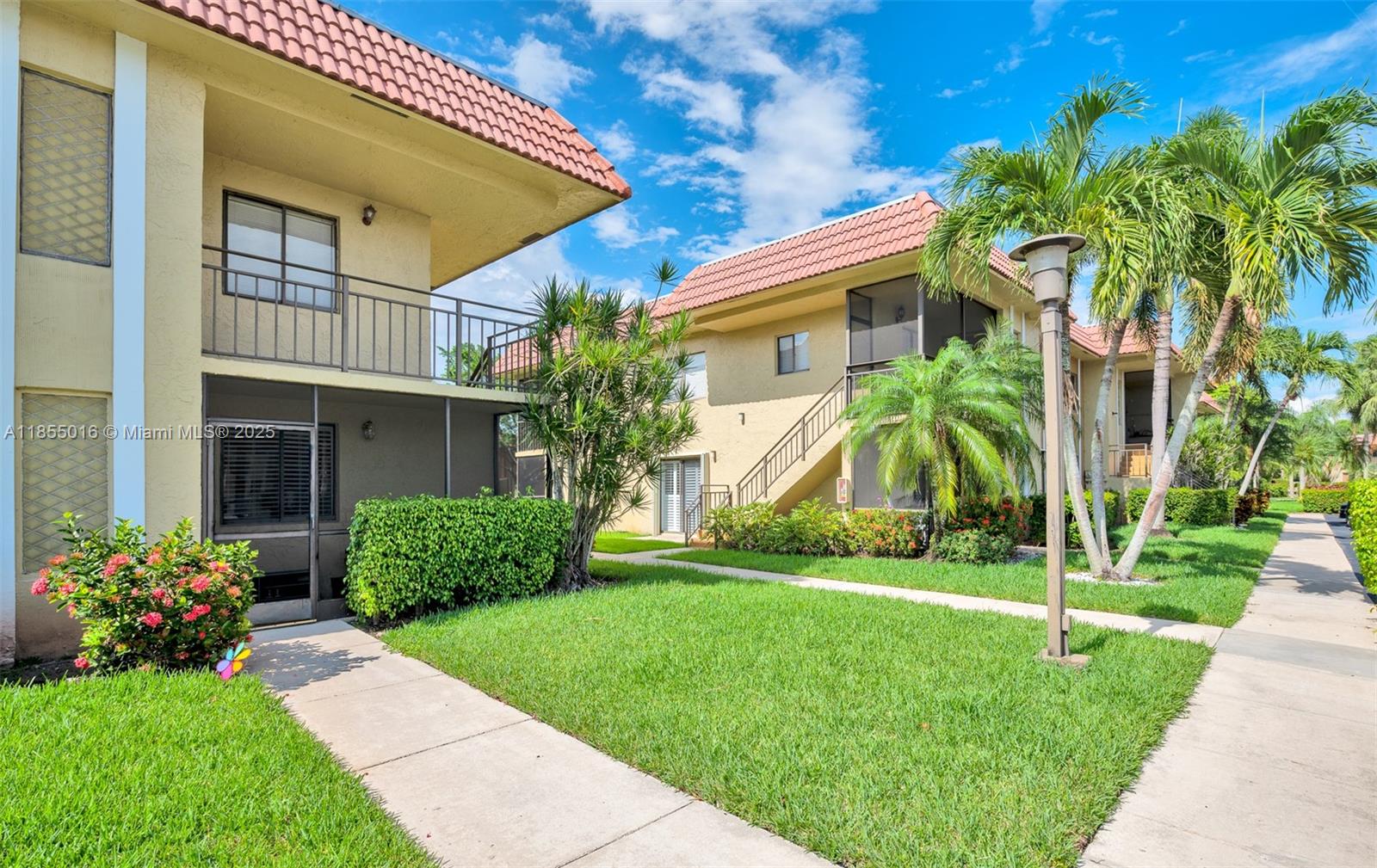 305 Lakeview Dr # 104, Weston FL 33326