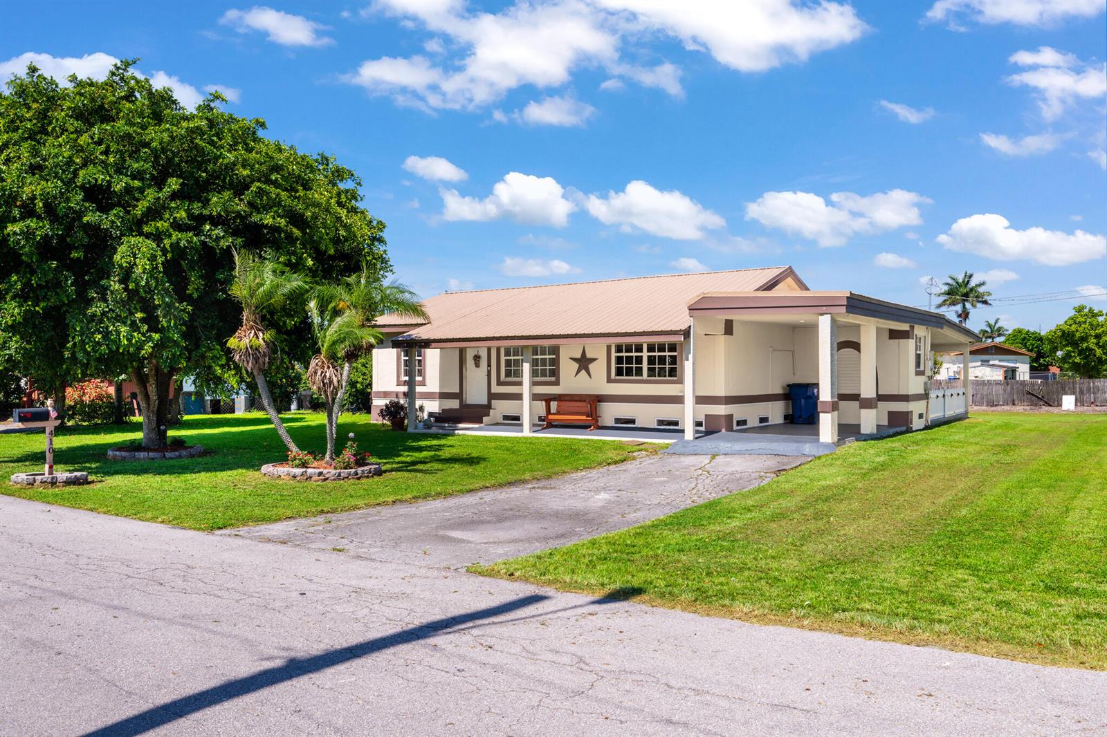 410 SE 4th Avenue, South Bay FL 33493