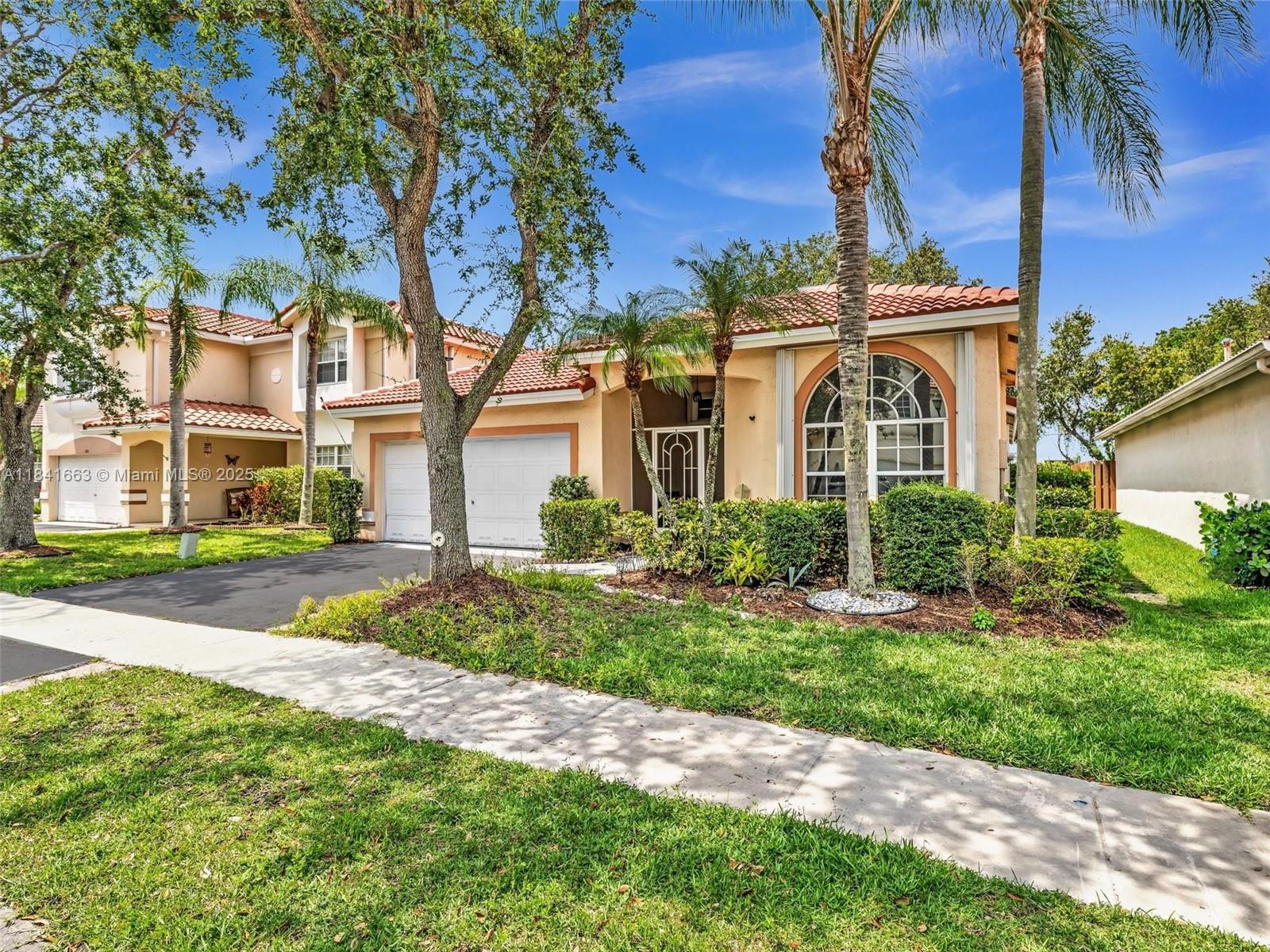 102 Gables Blvd, Weston FL 33326