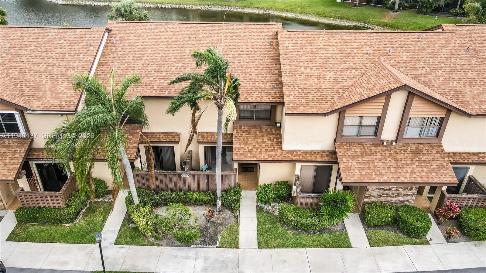 COCONUT CREEK, FL — photo 4 of 30
