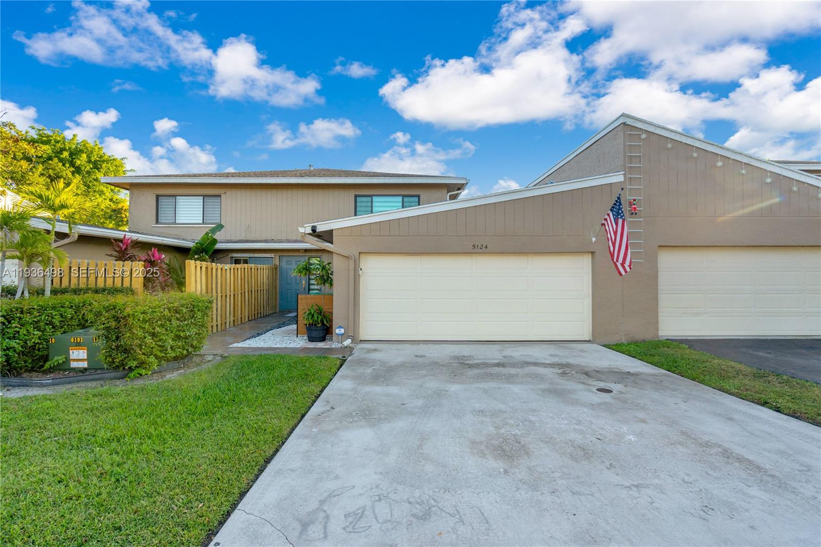 5124 S University Dr, Davie FL 33328