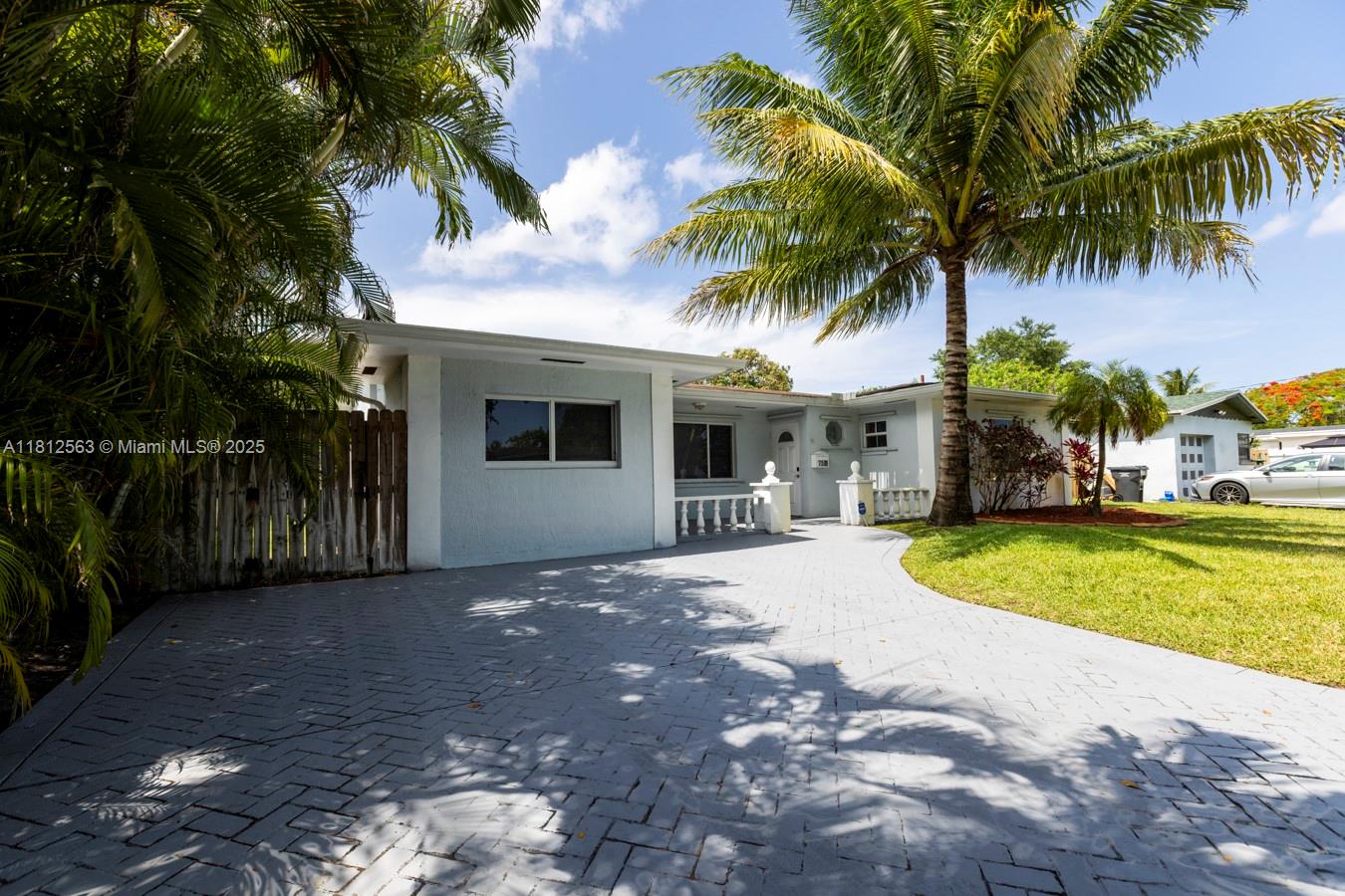 7509 Hayes St, Hollywood FL 33024