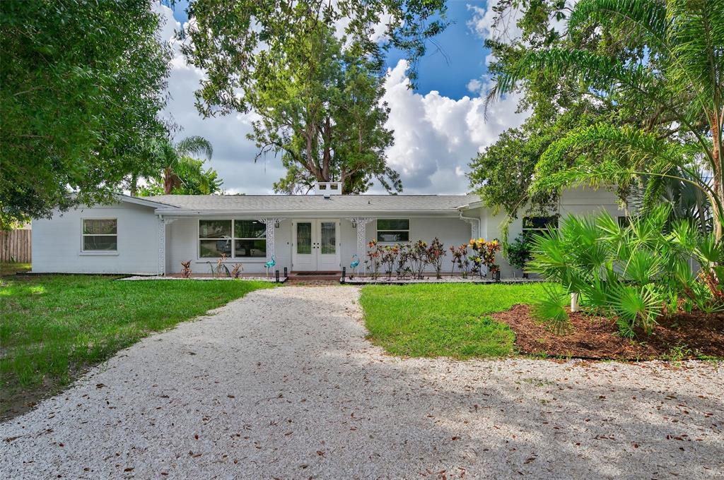 4422 N LAKE DRIVE