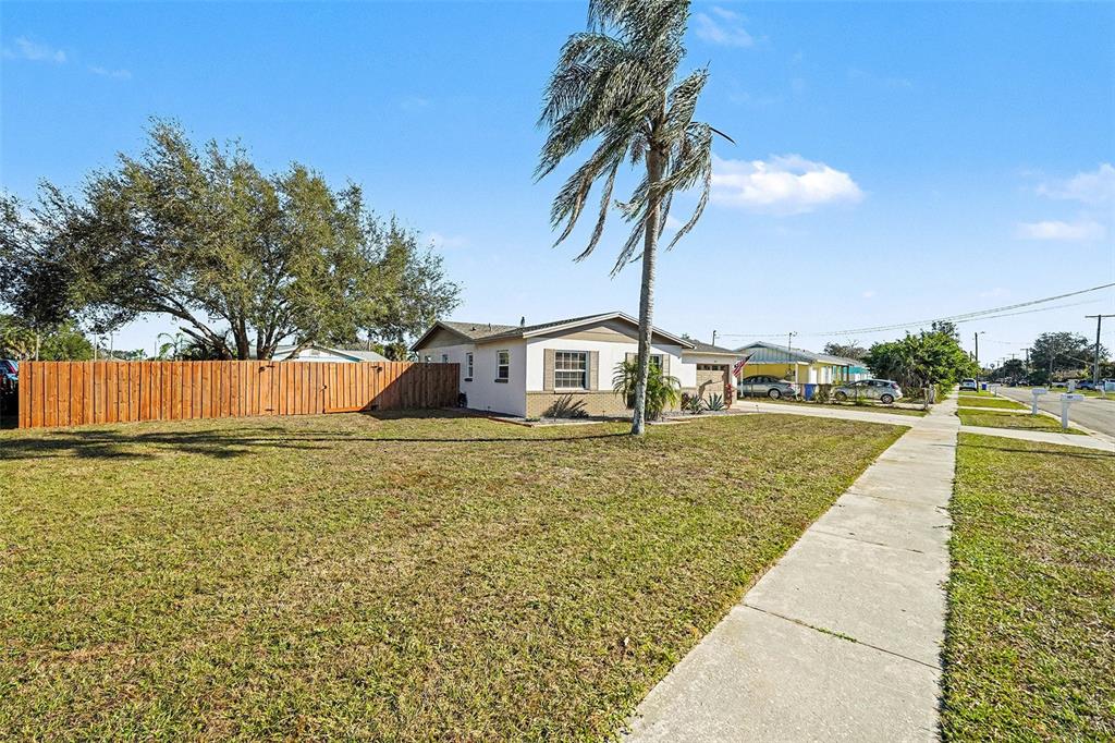 557 FLAME TREE DRIVE, APOLLO BEACH, FL — photo 5 of 30