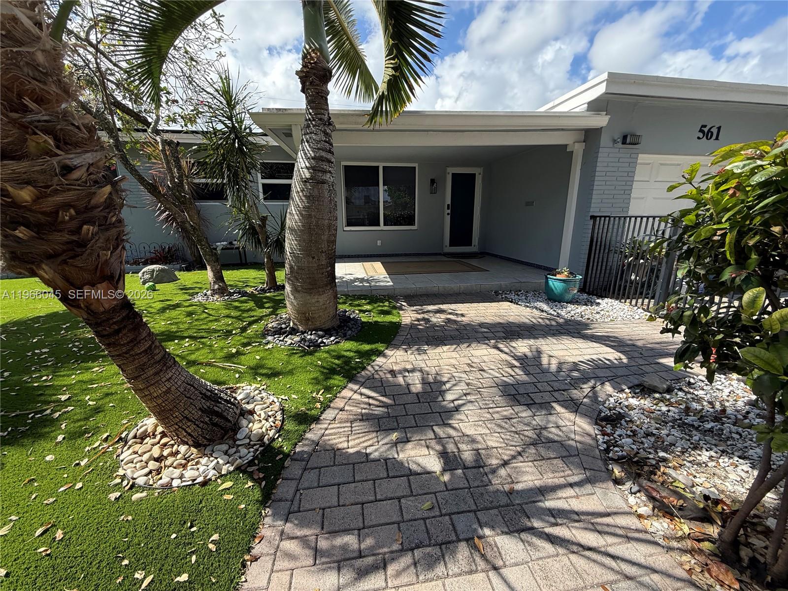 561 SE 3rd Ter, Pompano Beach FL 33060