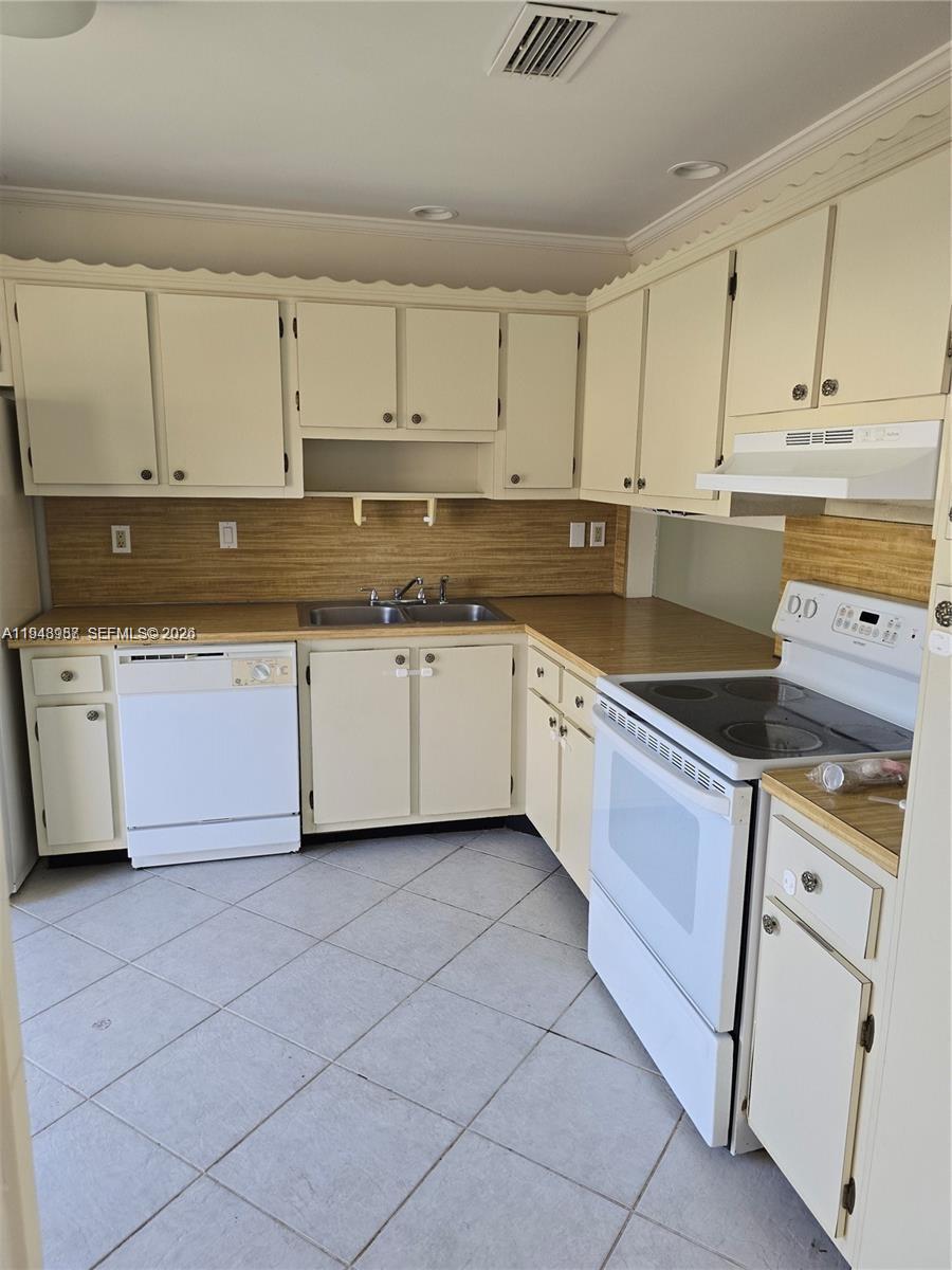 2908 NW 67th Ct, Fort Lauderdale FL 33309