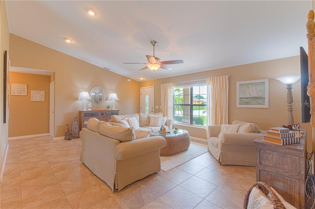 11268 OCEANSPRAY BOULEVARD, ENGLEWOOD, FL — photo 2 of 23