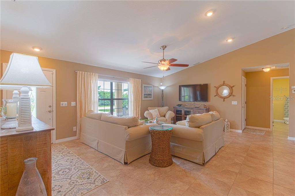 11268 OCEANSPRAY BOULEVARD, ENGLEWOOD, FL — photo 3 of 23