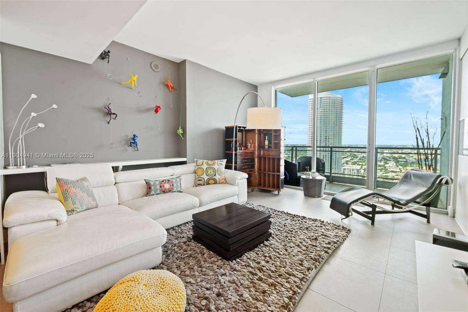 92 SW 3rd St # 3809, Miami FL 33130