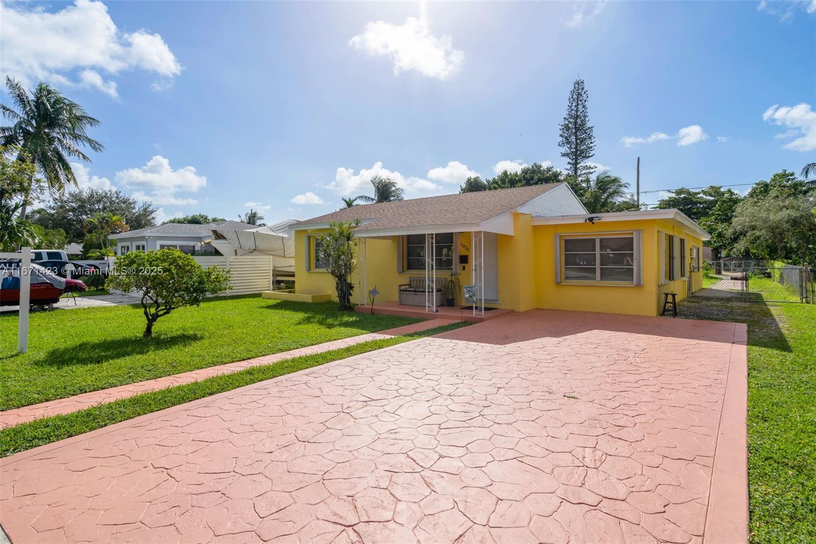 1070 NE 143rd St, North Miami FL 33161