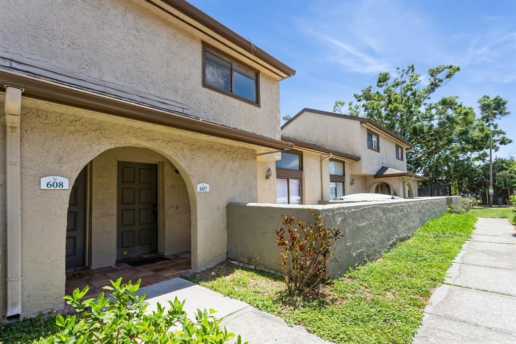 6262 142ND AVENUE N UNIT 607