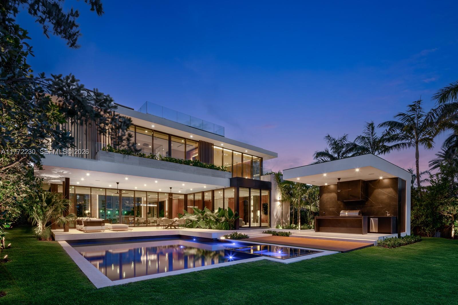 5515 Pine Tree Dr, Miami Beach FL 33140