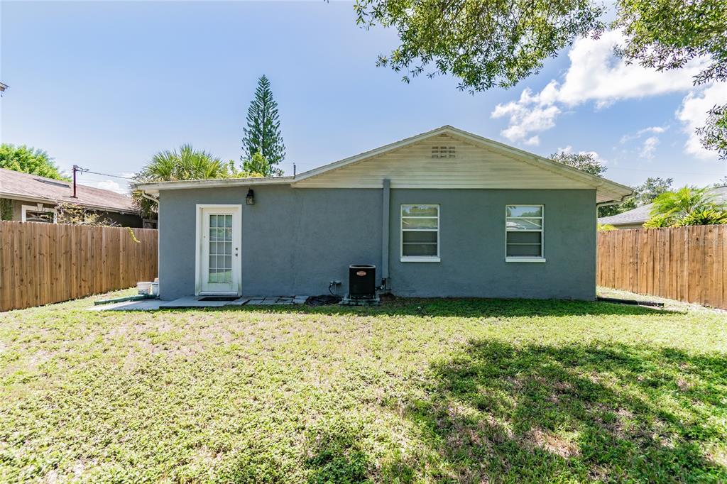 This is a floor plan showing a three-bedroom apartment layout with a central kitchen — 3611 W ANDERSON AVENUE, TAMPA, FL