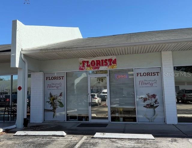 The exterior of a florist shop features glass storefront windows and a white facade — 120 ALEXANDRIA BOULEVARD UNIT 17, OVIEDO, FL