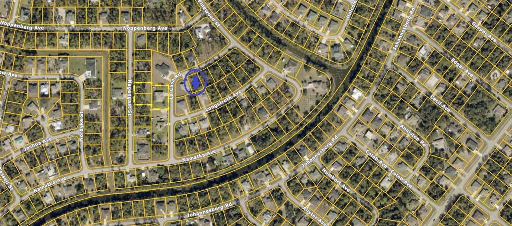 This is a satellite map view showing a residential neighborhood with a highlighted property lot — LA CASA ROAD, NORTH PORT, FL