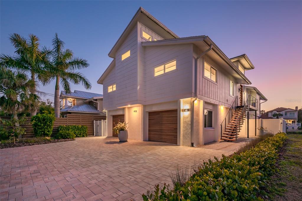 4938 COMMONWEALTH DRIVE