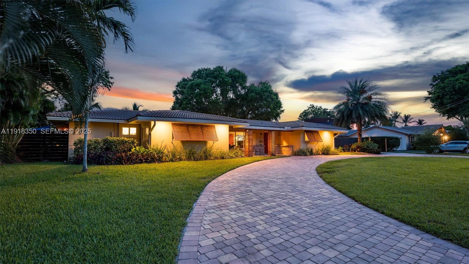 901 W Tropical Way, Plantation FL 33317