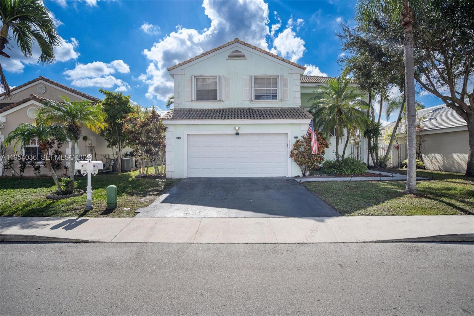 13930 Oak Ridge Dr, Davie FL 33325