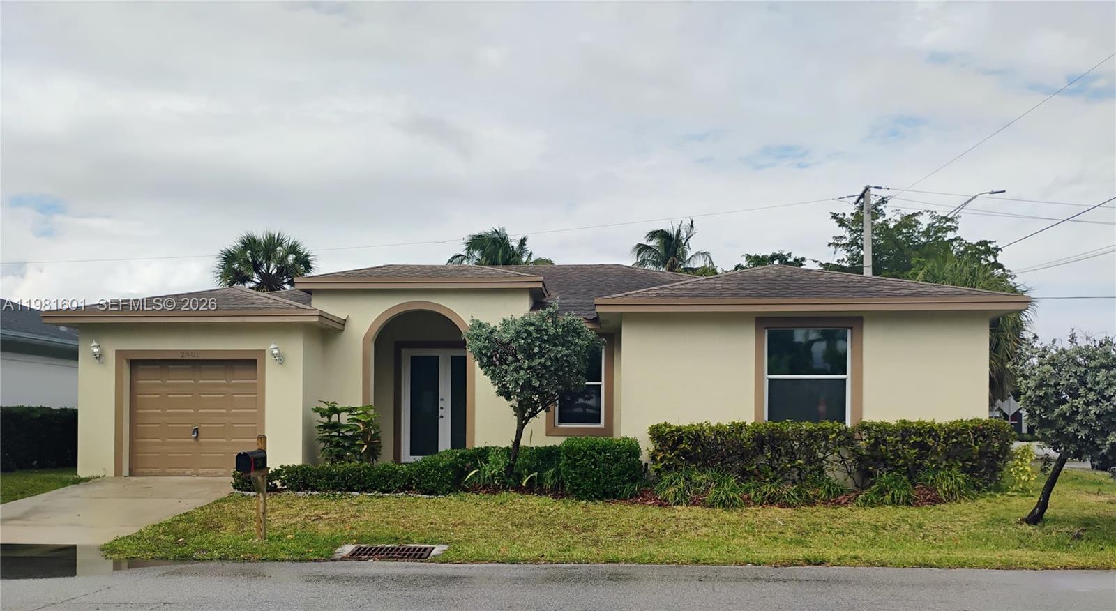 2401 NE 15th Ave, Wilton Manors FL 33305